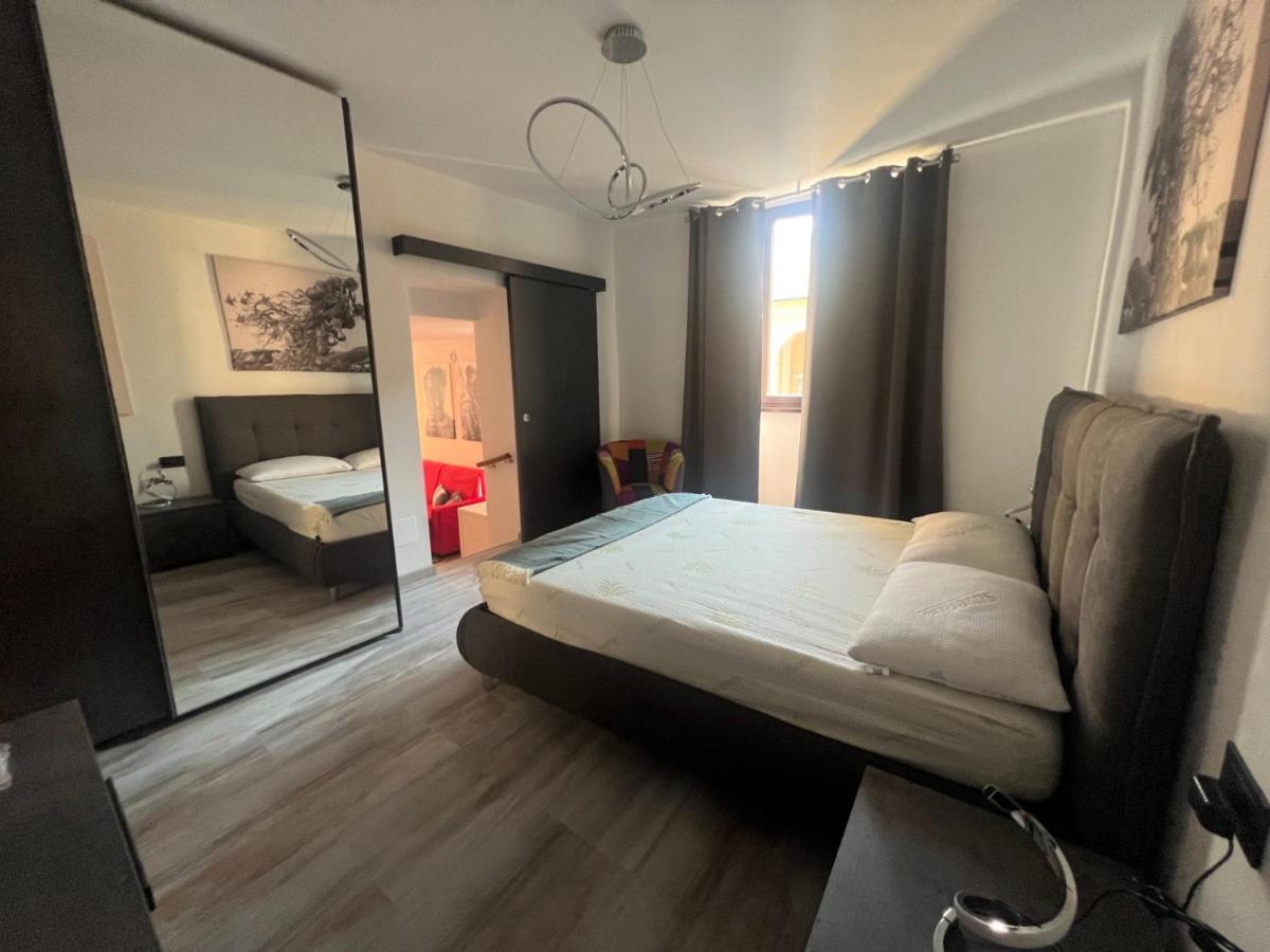 Apartment In Central Square With Lake View Lenno Exteriör bild