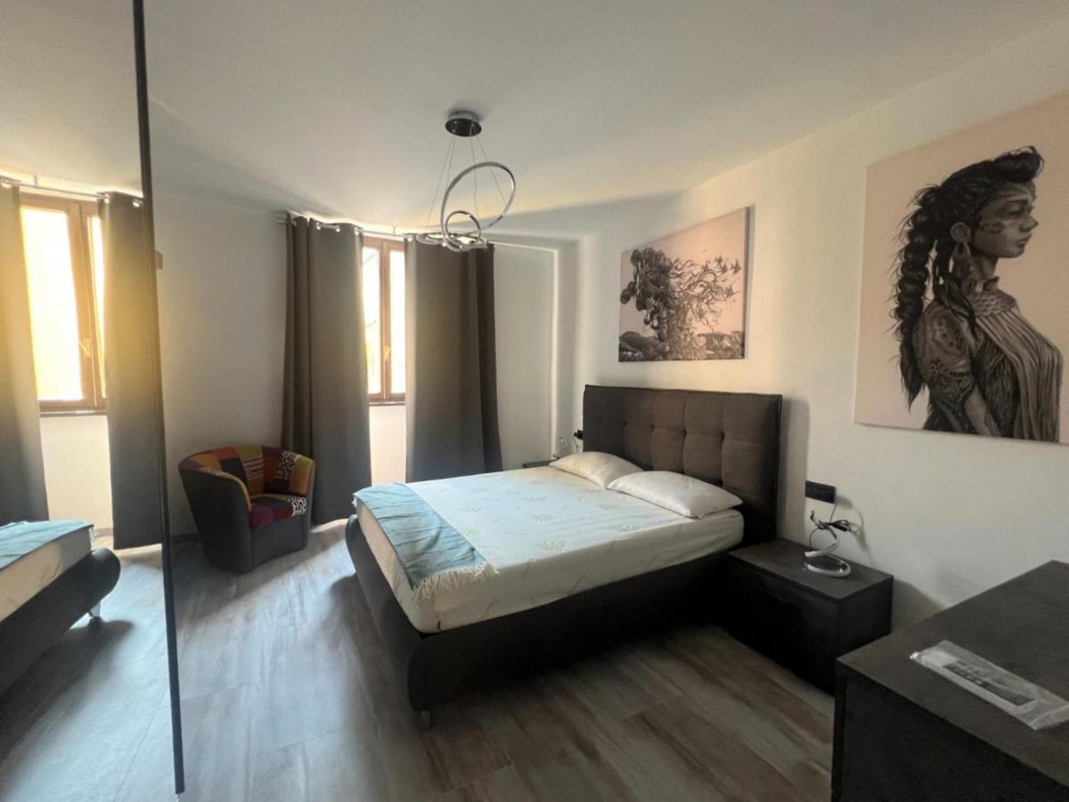 Apartment In Central Square With Lake View Lenno Exteriör bild